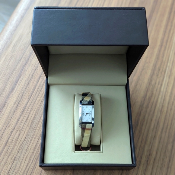 Burberry Watch - Picture 1 of 2